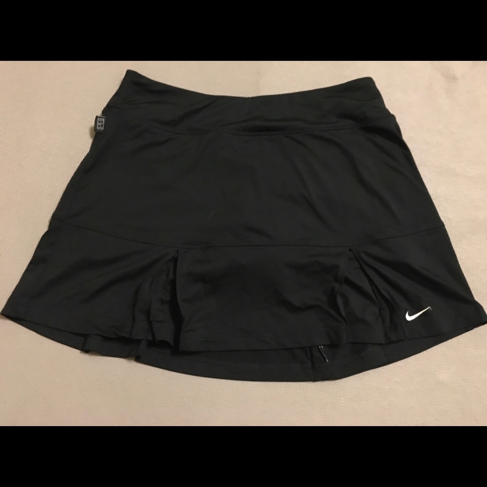 SOLD Nike tennis skort